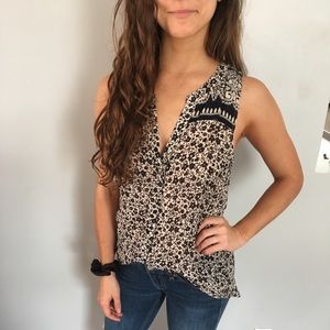 Sleeveless Top with geometric designs